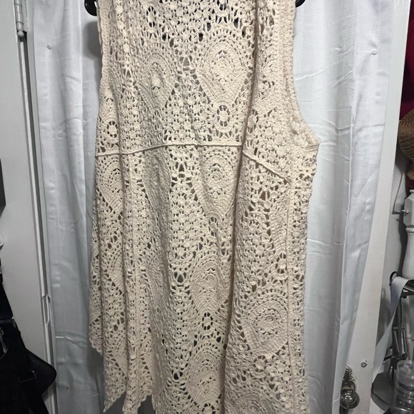 Susan Graver passport Cream Crochet Open Vest - Picture 5 of 7